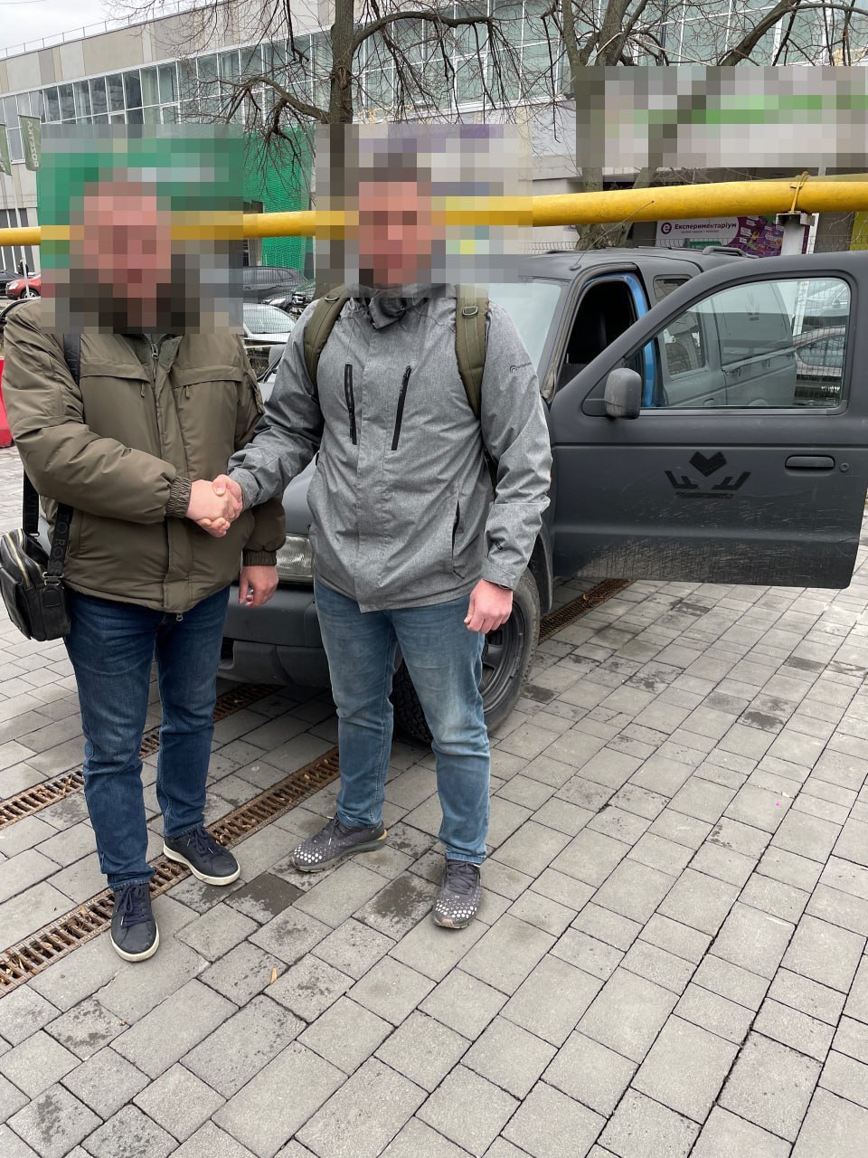 ЗСУ отримали ще два позашляховики для фронту від Favbet Foundation